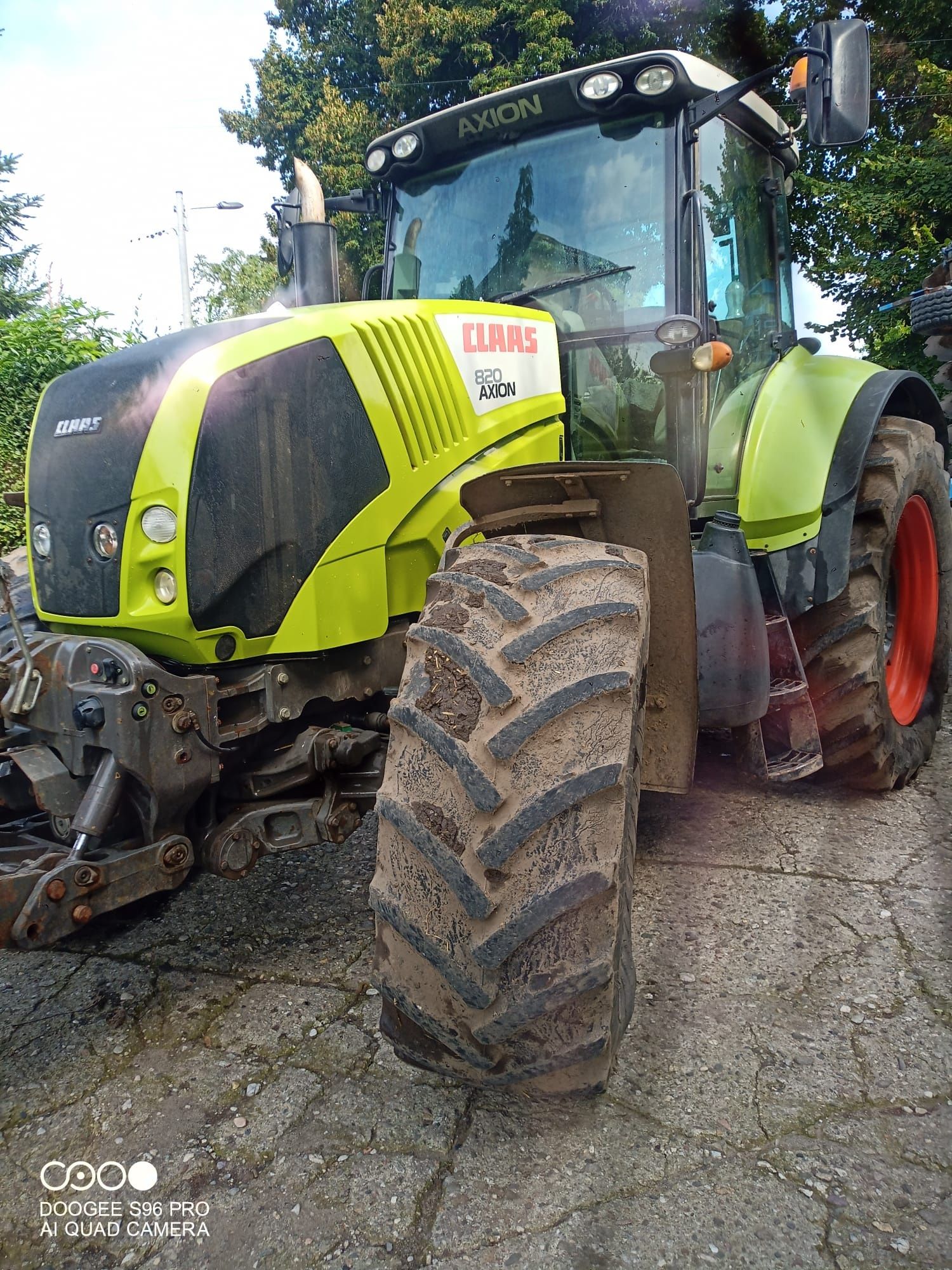 Claas  Axion 820