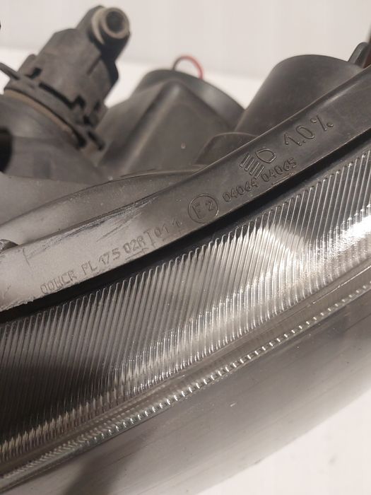 Renault clio III 3 lewa lampa przednia przód reflektor lewy soczewka