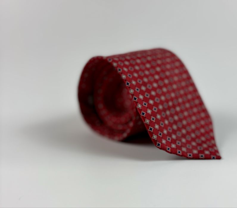 Męski jedwabny krawat w kolorze czerwonym geometryczne wzory