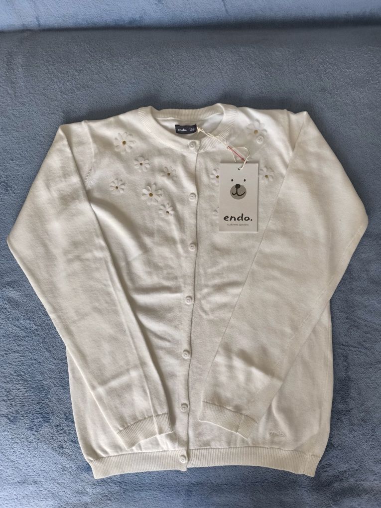 Sweter w kwiaty dla dzieci