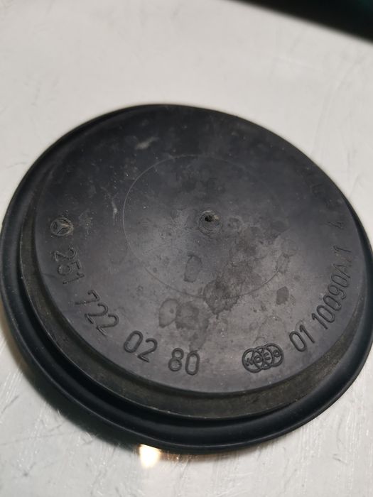 Резиновая заглушка мерседес