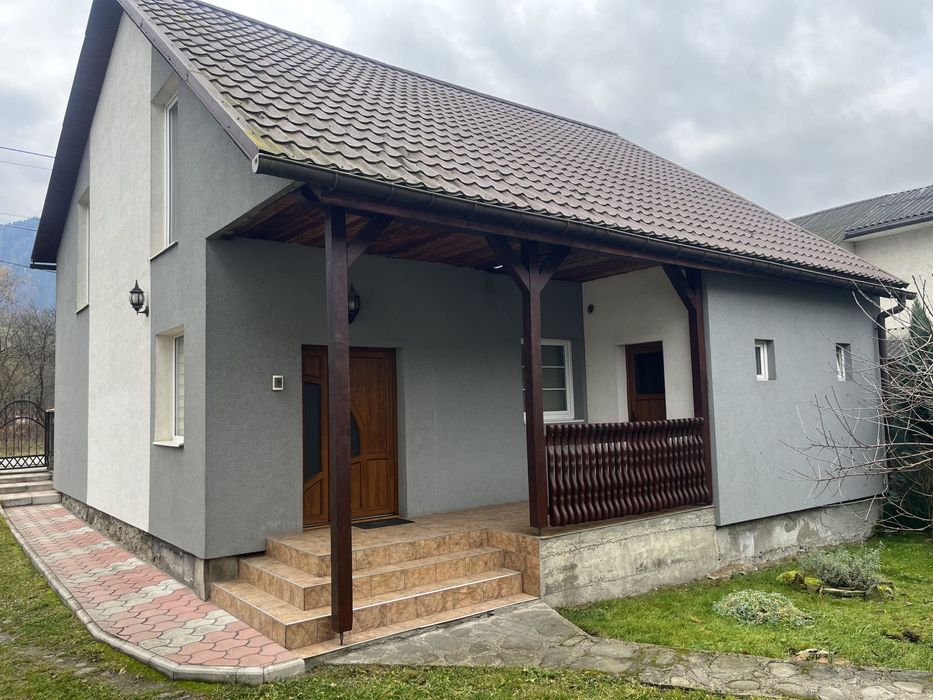 Житловий будинок з мансардою