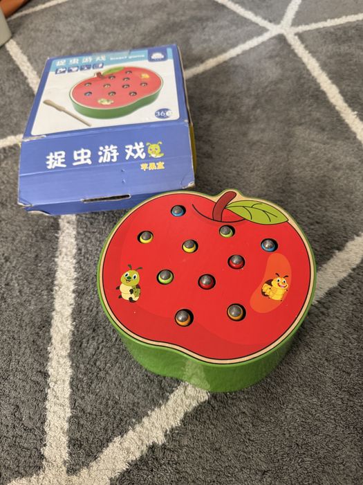 Рибалка дерев’яна магнітна яблоко з червʼяками розвиваюча іграшка