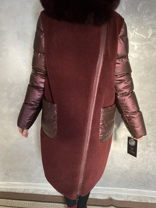 Нове бордове  зимове пальто з капюшоном та хутром.Розмір 50
