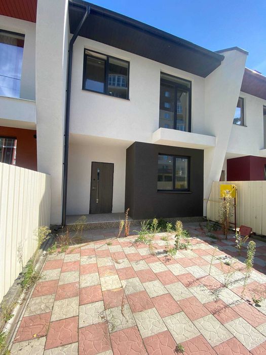 Таунхаус зі штукатуркою з мінімальними податками в центрі Ірпеня!!