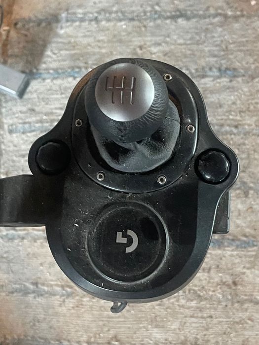 Vendo volante, pedais e selector de mudanças LogiTech g920.