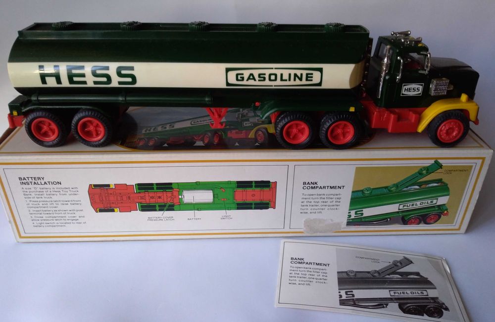 Raro camião e semi reboque, com publicidade à Hess Oil. Ver descrição