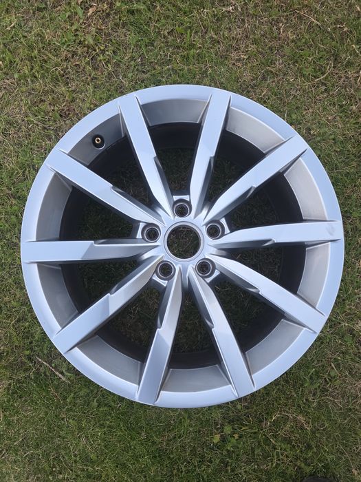 Felga 18 prosta 5x112 Passat B8