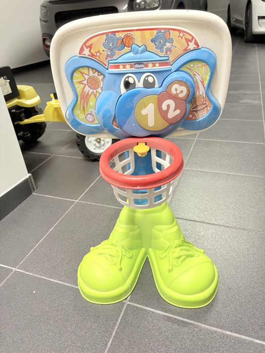 Jogo de basquetebol da chicco