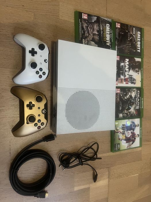 Xbox one s  500 gb.