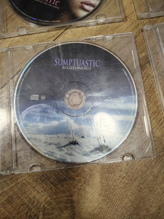 4 płyty CD zespołu Sumptuastic