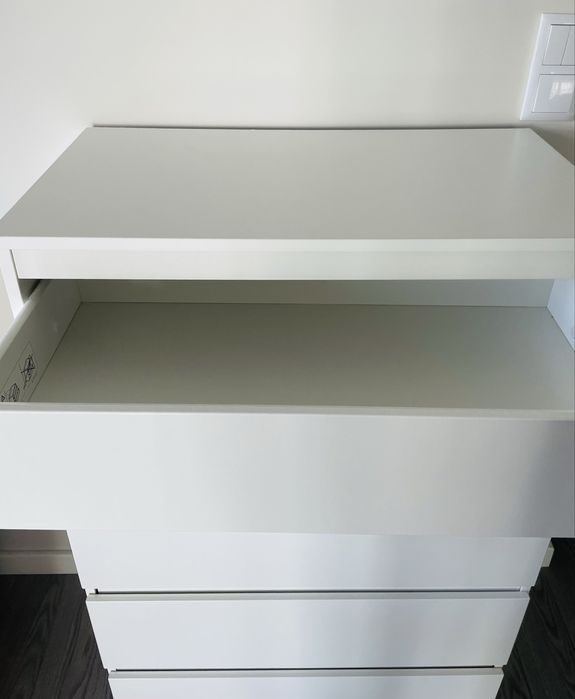 Cómoda branca 5 gavetas