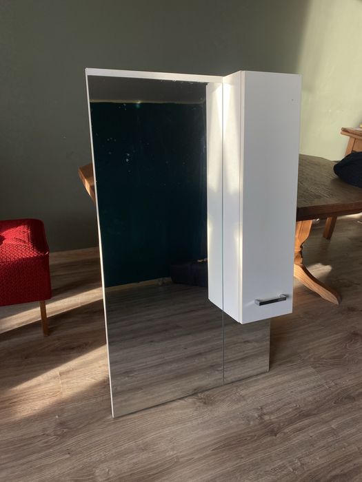 lustro łazienkowe z szafką