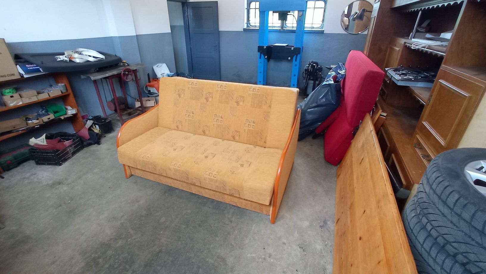 Rozkładana sofa tapczan