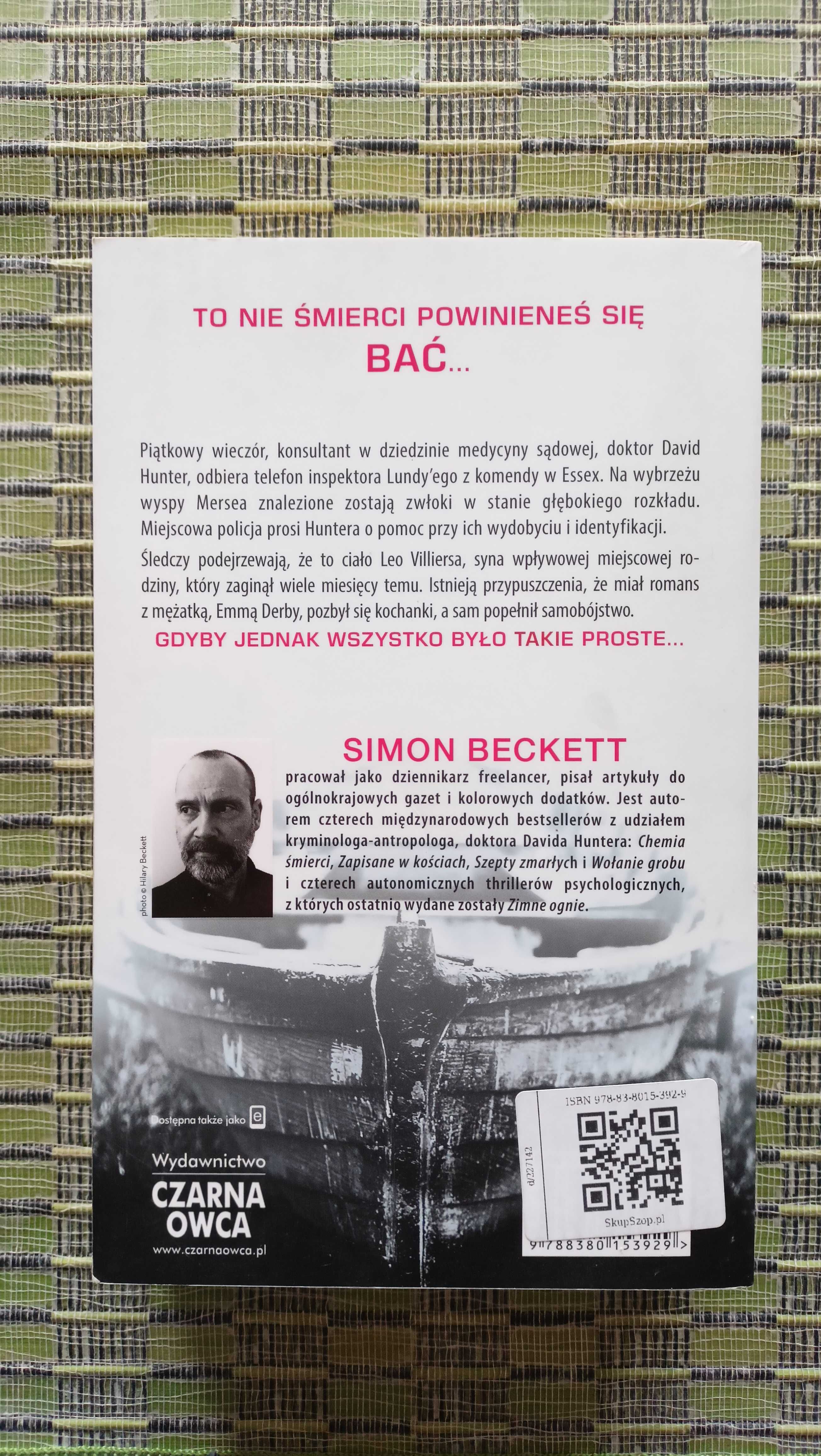 Niespokojni zmarli Simon Beckett