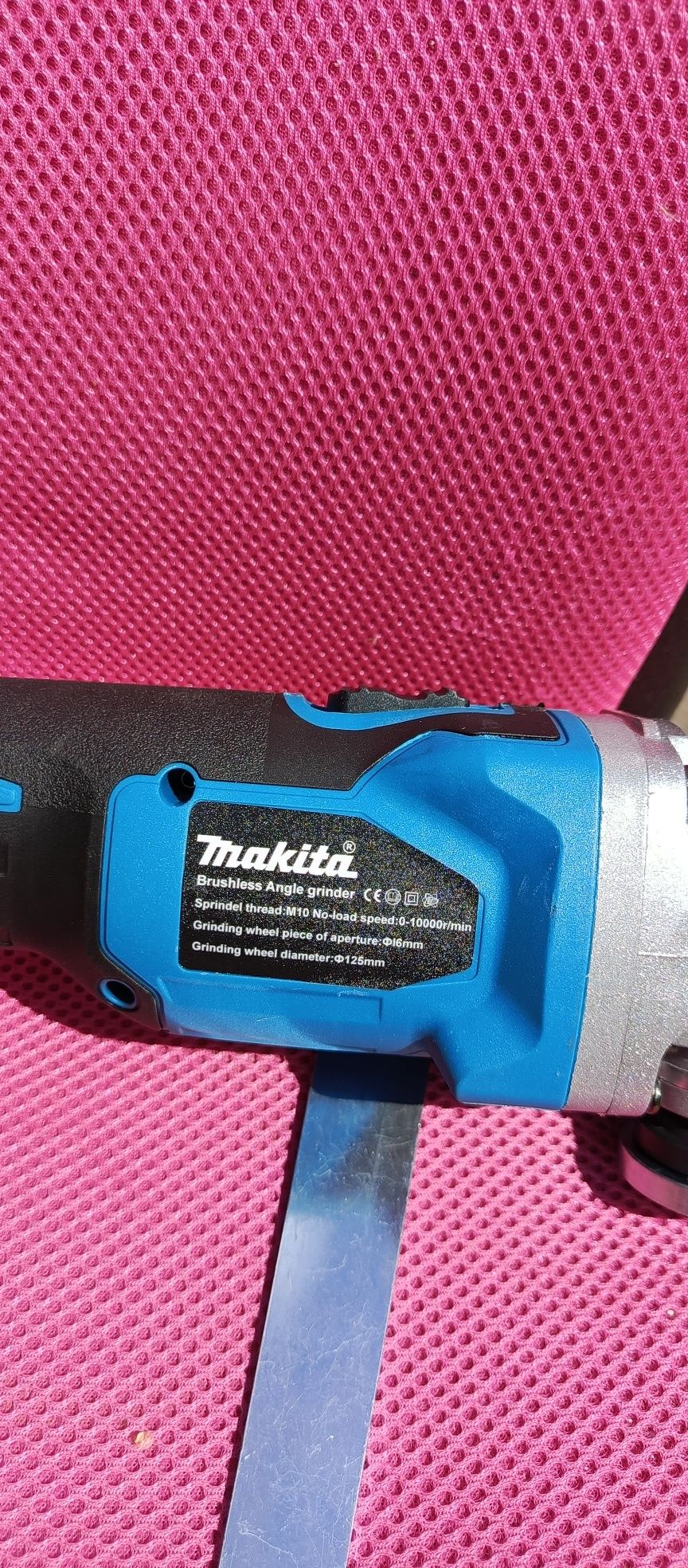 Porządna i mocna szlifierka kątowa Makita model DGA 404
