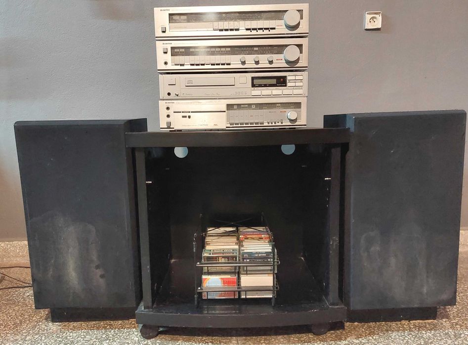 Wieża marki Unitra z 1987 roku.