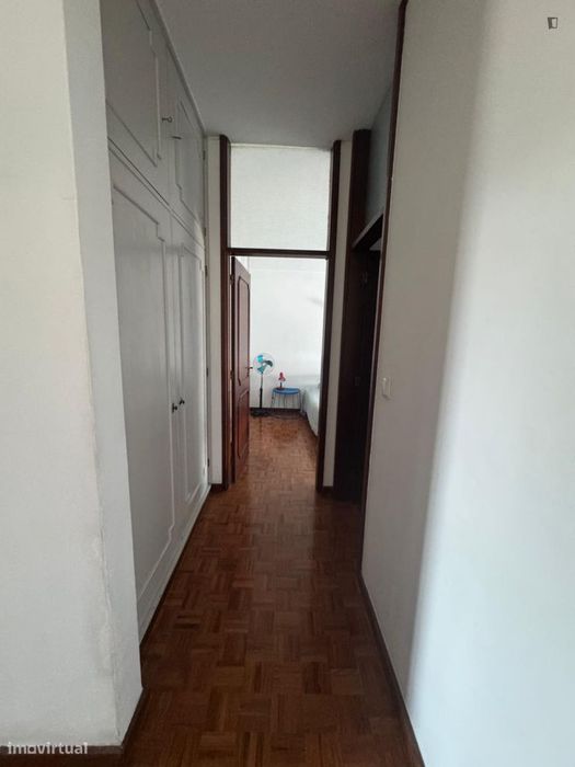 Quarto - localizado em Massarelos Porto