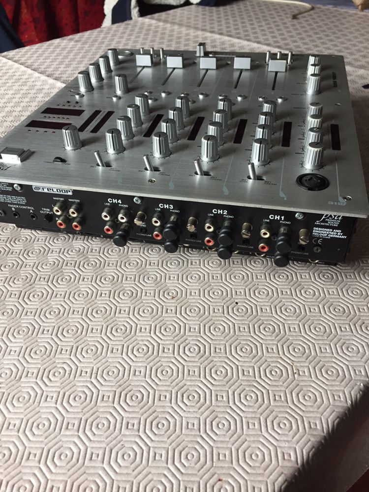 Mesa de Mistura DJ - Reloop RMX - 400SP