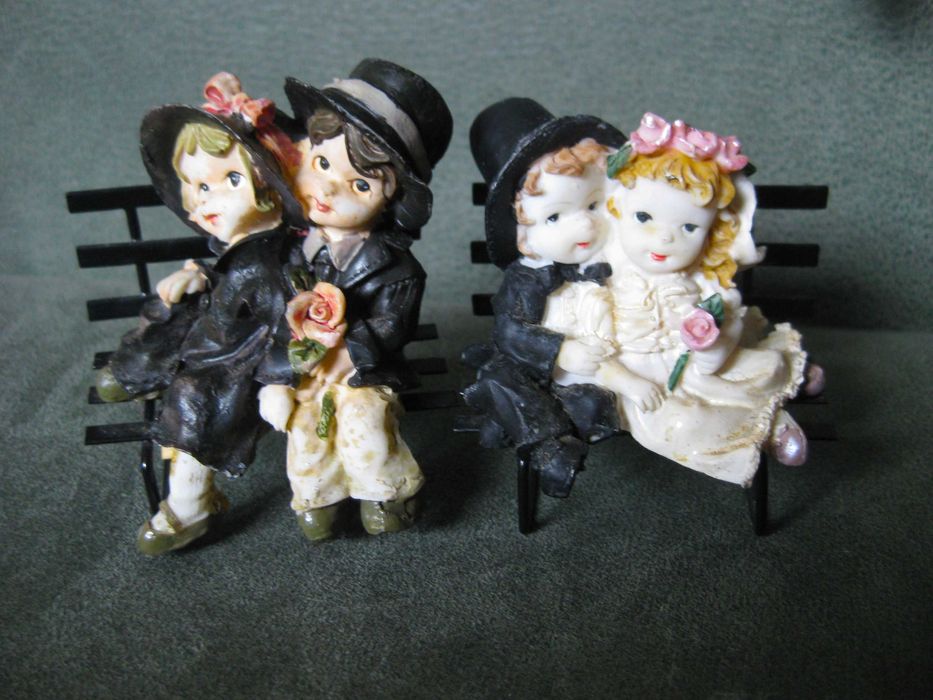 Namorados e Noivos na Banco de Jardim- 4 diferentes