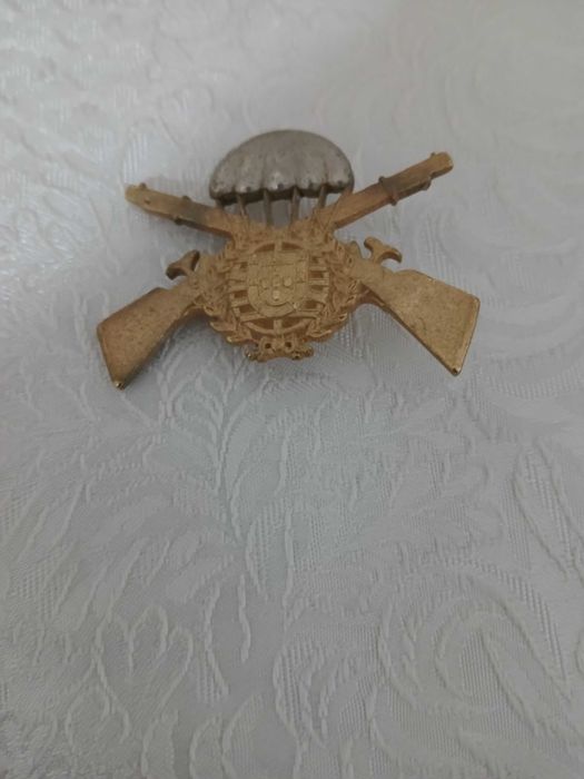 militar-   crachás militares raríssimos+ crachás paraquedistas