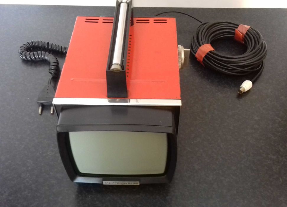 Telewizor Elektronika WL-100 z okresu PRL