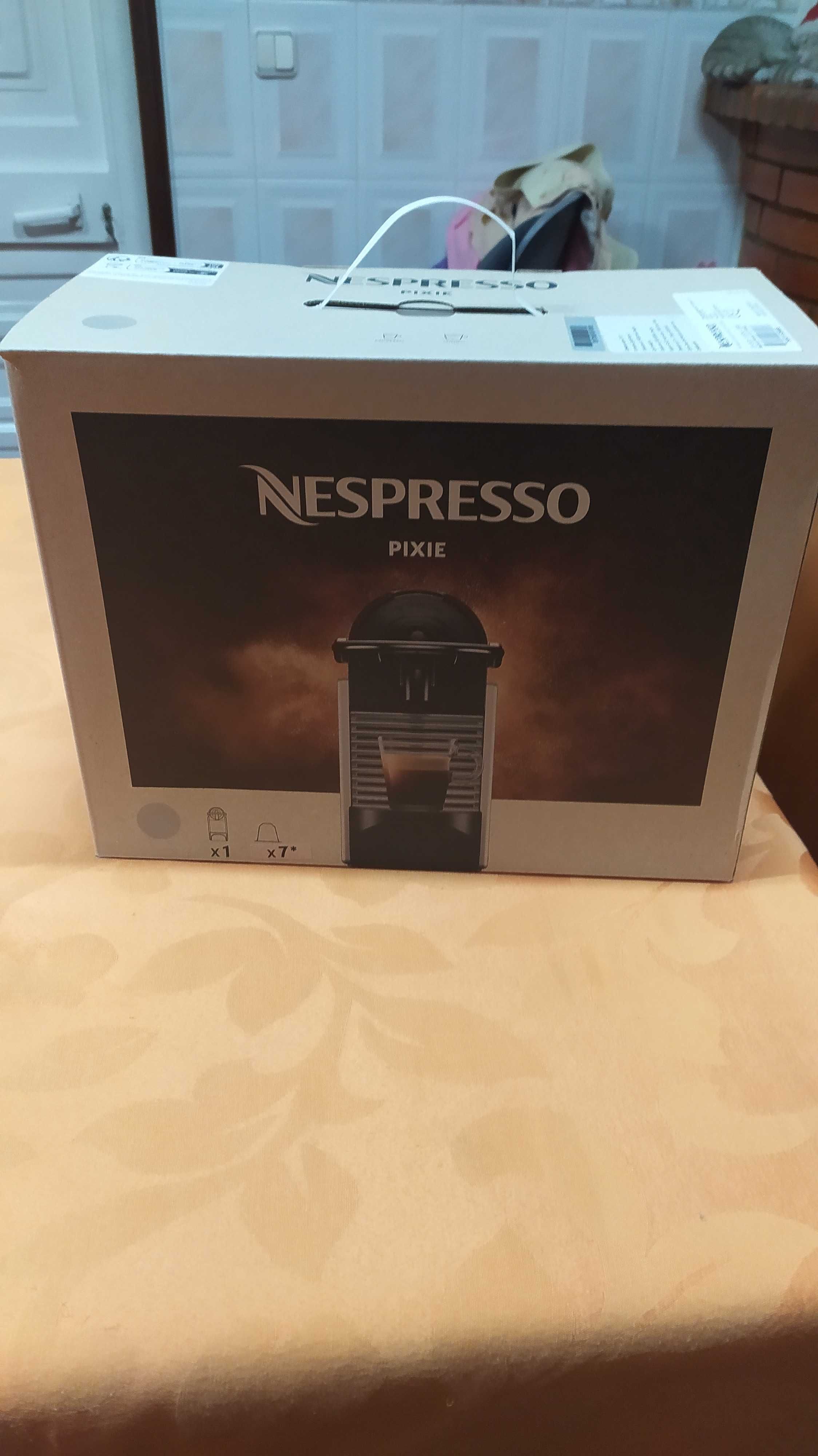 maquina de café nespresso pixie