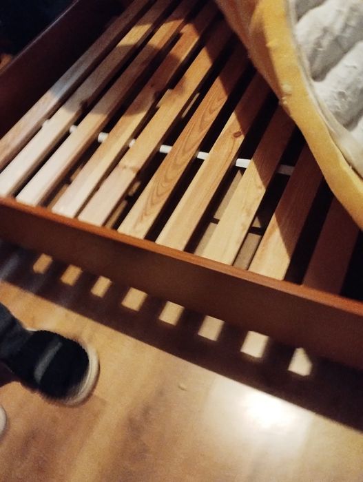 Sprzedam solidne łóżko