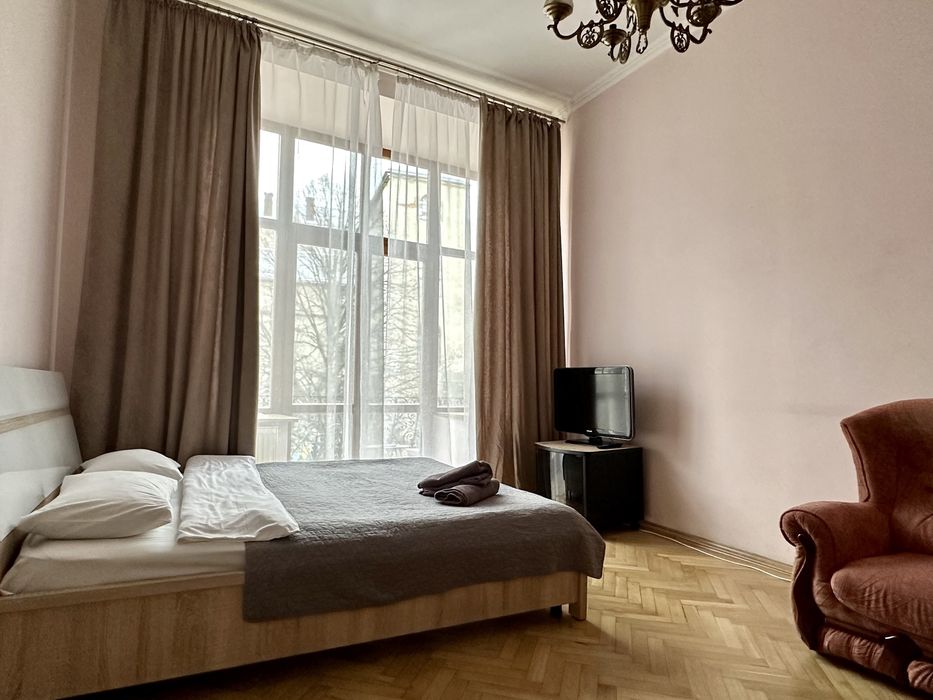 Подобово Львів .Власник.  2-кім квартира в центрі з балконом.