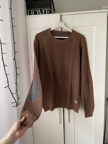 Męski brązowy sweter z latkami na łokciach Reserved rozmiar L