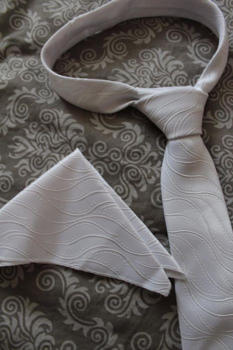 Krawat i butnierka ślubna