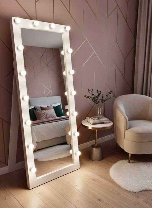 Гримерне дзеркало на опорі в білій рамі / Гримерное зеркало / ЗЕРКАЛА