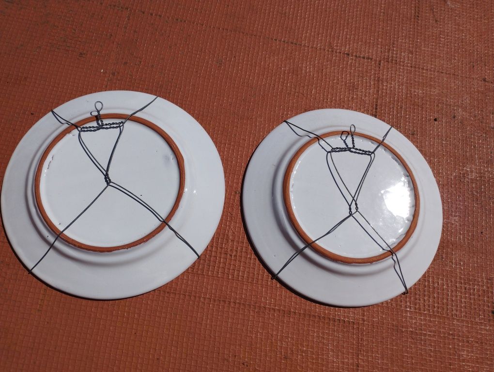 Prato de pendurar. Pombo. pintado á mão Azul.