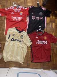 Lote de camisola de futebol