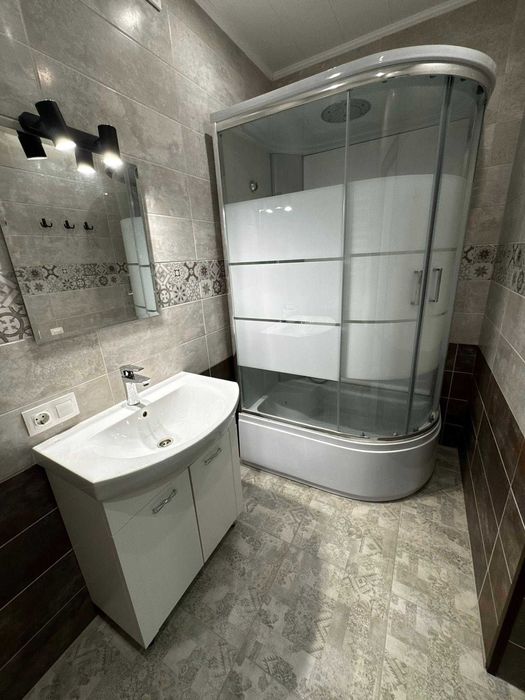 2 кім квартира з ремонтом,вул Національної гвардії