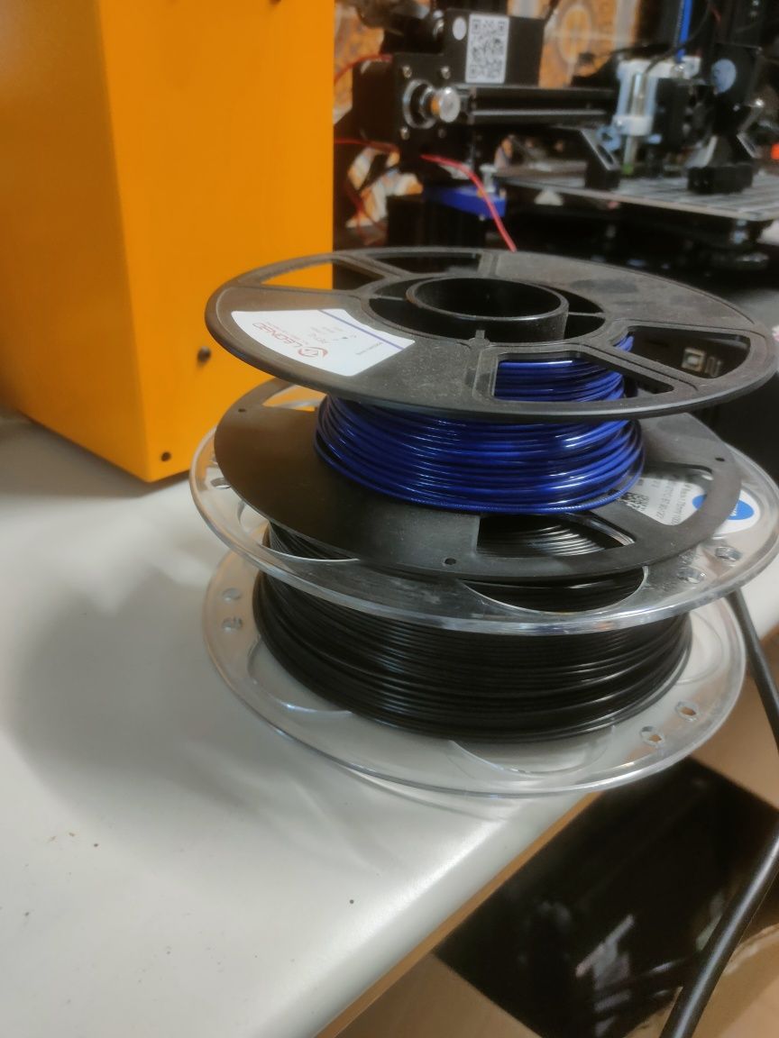 Lote de impressoras 3D com peças extra e filamento