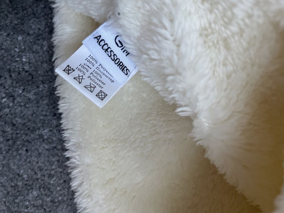 Шапка для девочки с сердечками - белая Accessories на 3-5 лет