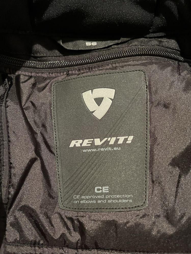 Revit Akira casaco 56