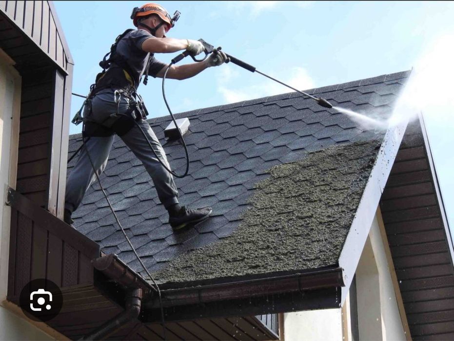 Професійне миття дахів, ангарів, бруківки