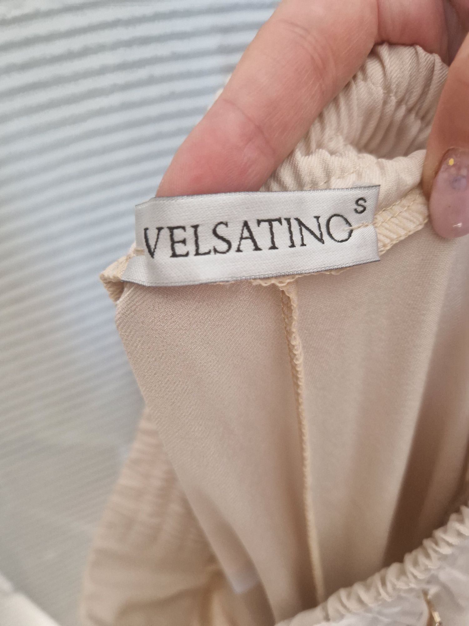 Materiałowe jasnobezowe Spodnie na kant Velsantino rozmiar S nowe