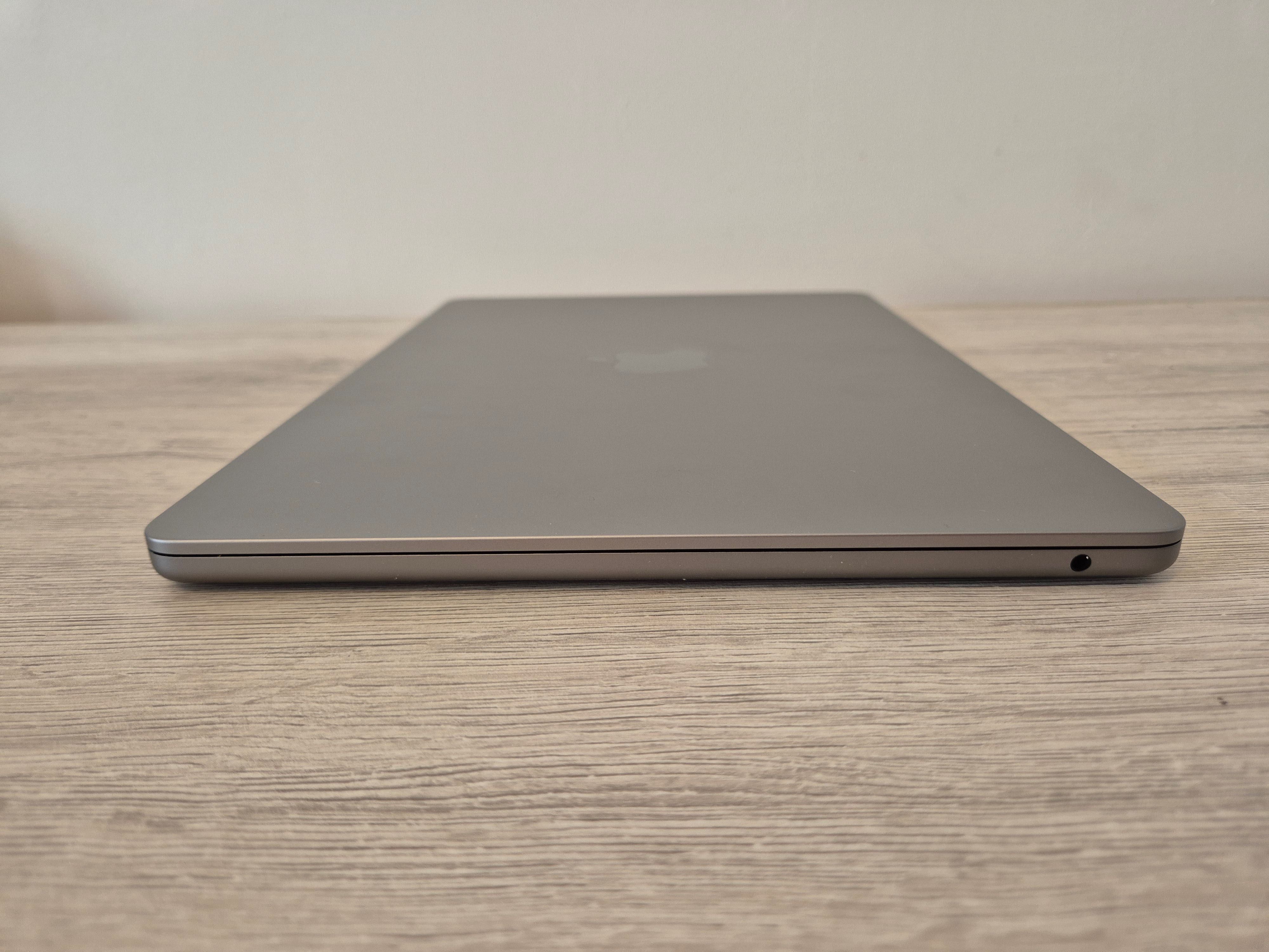 Macbook AIR 13.3/M2/8/256/Space Gray/10 Cykli