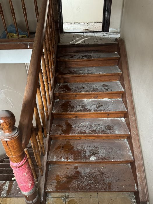 Stare schody drewniane