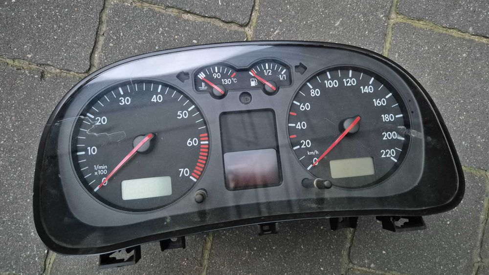 Licznik zegary prędkościomierz VW Golf IV 1,4 16V 1J0920,826