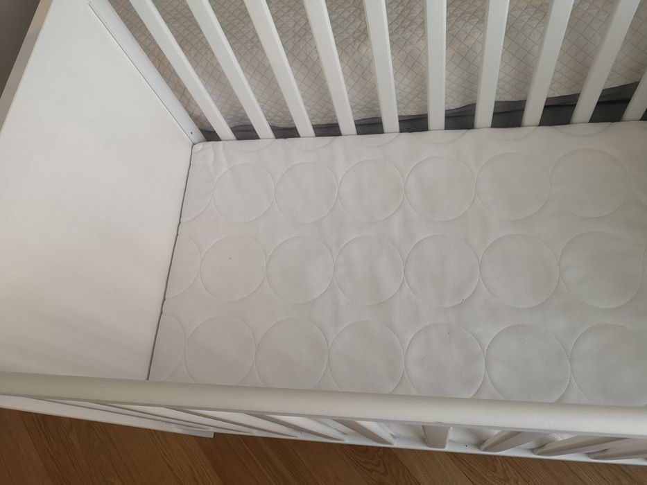 Łóżeczko 120x60 drewniane z nowym materacem Ikea
