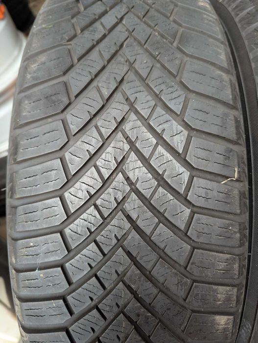 Зима 215/60R17 пара Yokohama BluEarth Winter V906 suv, ~6,5mm, 2023рік