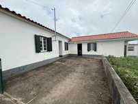 Moradia Térrea Estilo Chalé com Vista Serra e Terreno Amplo