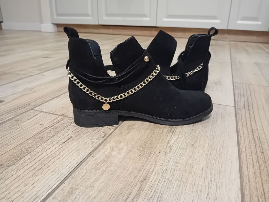 Nowe z metką botki damskie śliczne 40