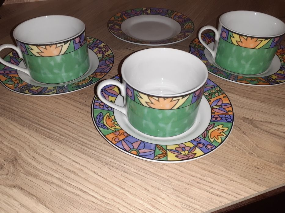 Чашки з блюдцями
