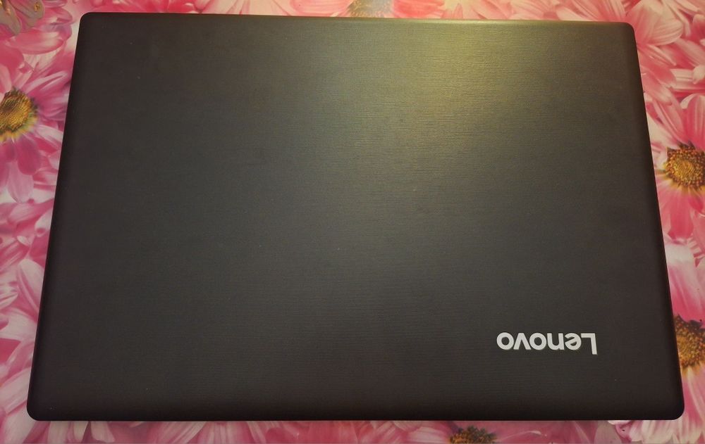Laptop Lenovo czarny