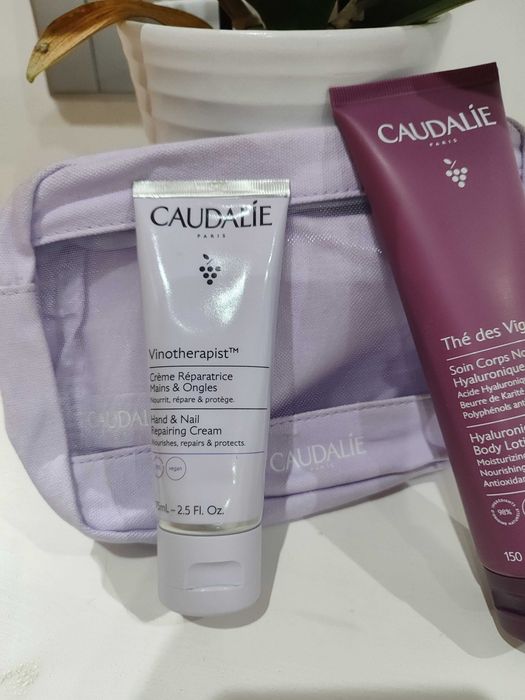 Conjunto de produtos de beleza Caudalie e Avene selados